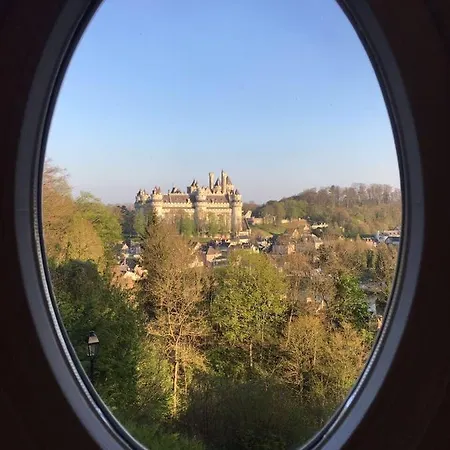 Castle View Pierrefonds